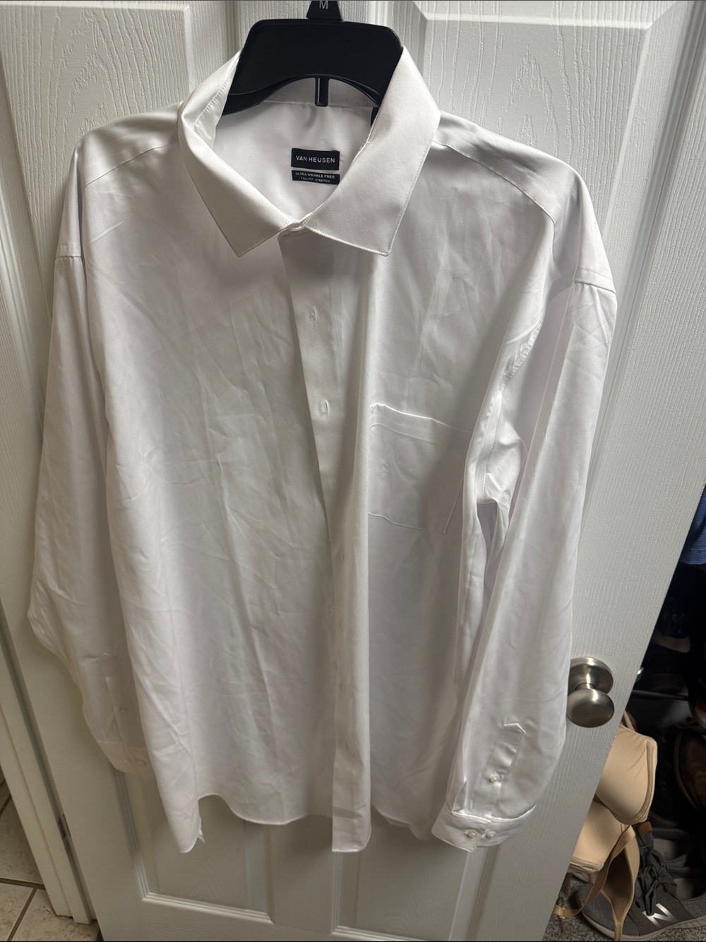 Van Heusen White Men's Long-Sleeve Dress Shirt